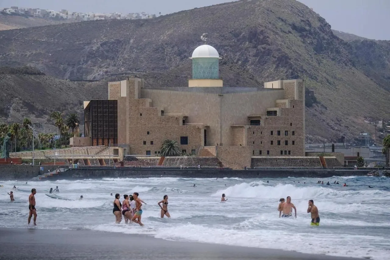 April Las Canteras Las Palmas de Gran Canaria 0*,  Spain